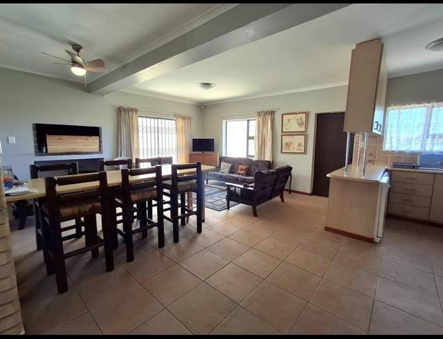 4 BEDROOM HOUSE FOR SALE IN BRITANNIA BAY